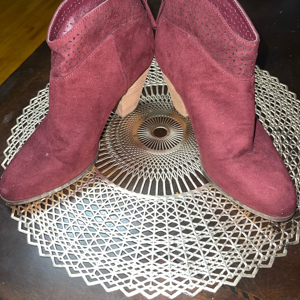 Chic Burgundy Heeled Boots
